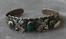 Vintage 1930-50's Silver (.800) & Cerrillos Turquoise arrowhead Cuff 6 to 6 1/2