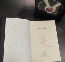 Twilight First Collector's Facsimile*SIGNED by Stephenie Meyer 1st Print $75.00 picture