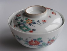 Antique Japanese Kakiemon chawan (bowl with lid) 1700-30 handpainted #4732 picture