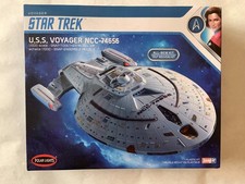 Polar Lights Star Trek  U.S.S. Voyager NCC-74656  Model Kit  New picture