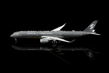 SQwings STARLUX Airlines A350-1000 B-58553 Airsorayama Silver 1/200 L2403 picture