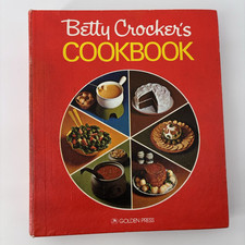 Vintage 1975 Betty Crocker’s Cookbook Red Pie Cover  5-Ring Binder 25th Printing picture