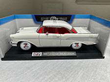 Maisto Special Edition 1:18 1957 Chevrolet Bel Air Coupe Diecast w/ Stand picture