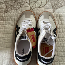 Onitsuka Tiger Tokuten White/Black Colorblock Low Top Lace-Up Sneakers picture