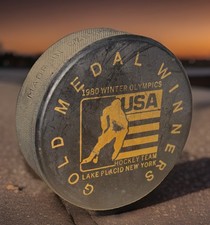 Vtg 1980 Winter Olympics Lake Placid NEW YORK Hockey Puck NORTHLAND Souvenir 80s picture