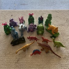 Lot Of 18 Dinosaurs Miscellaneous Toys Vintage picture
