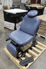 Pre-Owned Midmark 630  Power Procedure Table Chair WORKING picture