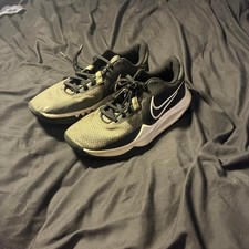 Nike Men's Black and Grey Trainers picture