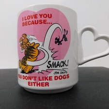 VTG Garfield Mug ENESCO Heart SHAPE Handle I LOVE YOU BECAUSE YOU DONT LIKE DOGS picture