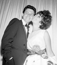 Actress Elizabeth Taylor attends an event husband entertainer Eddi- Old Photo 4 picture