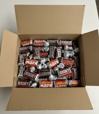 HERSHEY'S Miniatures Assorted Chocolate Candy Party 13 Ounce (Pack of 1) picture