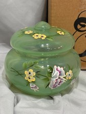 FENTON PUFF POWDER BOX FERN GREEN GLASS FAMILY 2006 SIGNATURE SERIES  #889/1500 picture