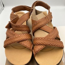 Clark’s Collection Laurieann Rena Tan Women's Size 8.5 M New in Box picture