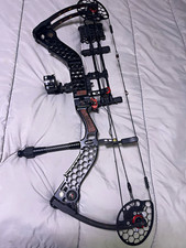 Matthews ￼ Monster Safari RH Compound Bow 70lb 29.5in Draw picture