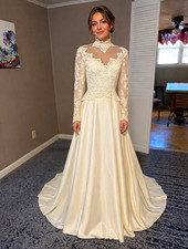 Authentic Priscilla of Boston Ivory Lace wedding dress Size 2 picture