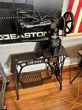 Singer 29-4 Cobbler Shoe Patcher Leather Sewing Machine Treadle Antique Restored picture