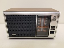 Vintage General Electric GE AM/FM Table Top Radio Model 7-4115B Faux Wood -NICE picture