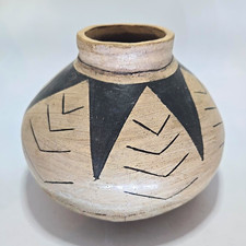 Southwestern Geometric Decorated Pottery Vase – 5.5