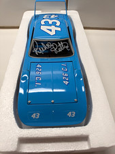 Univ. of Racing Legends 1:24 Richard Petty #43 70 Plymouth Superbird Autographed picture