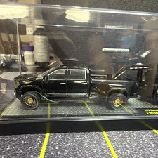 Greenlight Hitch & Tow 1:64 2017 Ford F-350 Super Duty Black Diecast w/ Case picture
